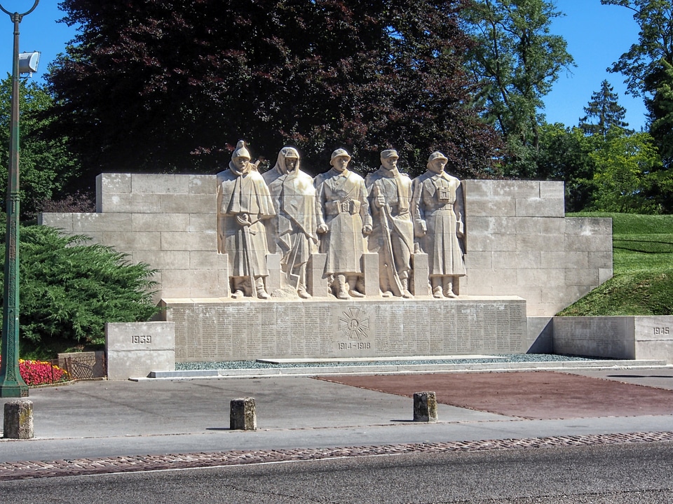 Sculpture monument outside