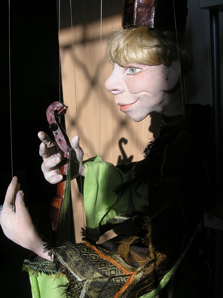 Puppet troubadour child