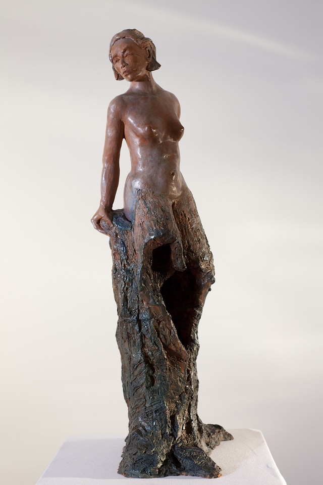 Tree sculpture nude