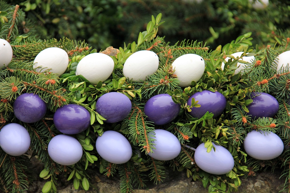 Wreath easter well purple