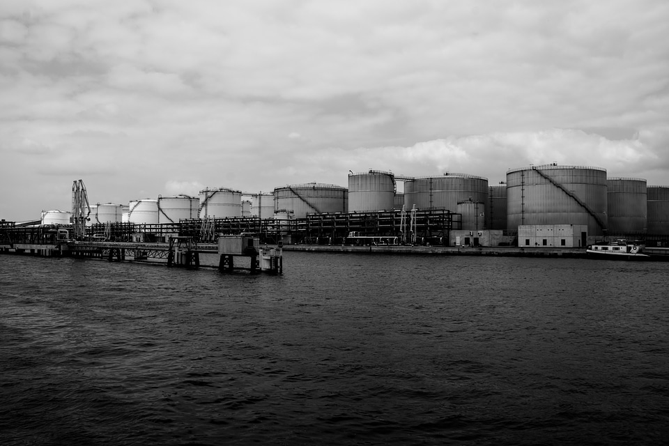 Oil tank water ship
