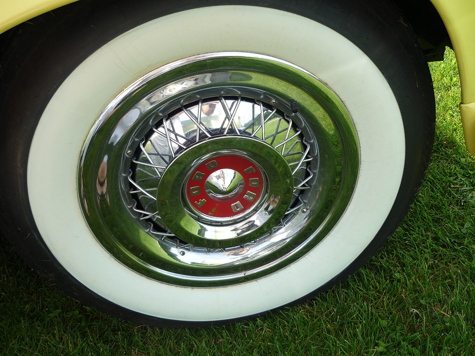 Oldtimer whitewall tires ford