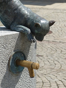 Downtown pedestrian zone sculpture