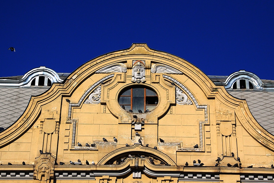 House facade structures