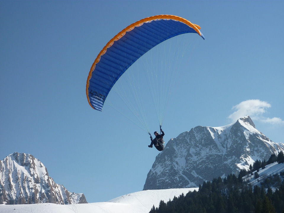 Sport flying device mountains winter