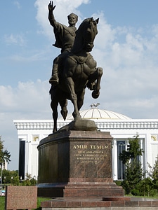 Monument reiter equestrian figure hero