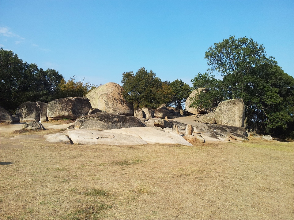 Monuments treasure stone sculpture