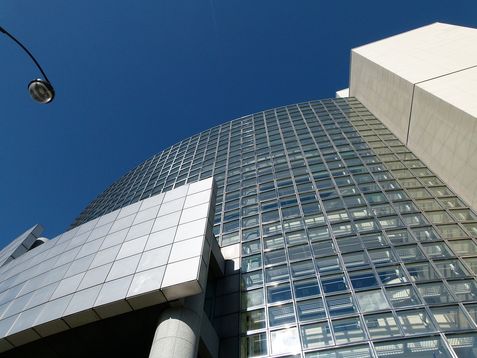 Building glass architecture