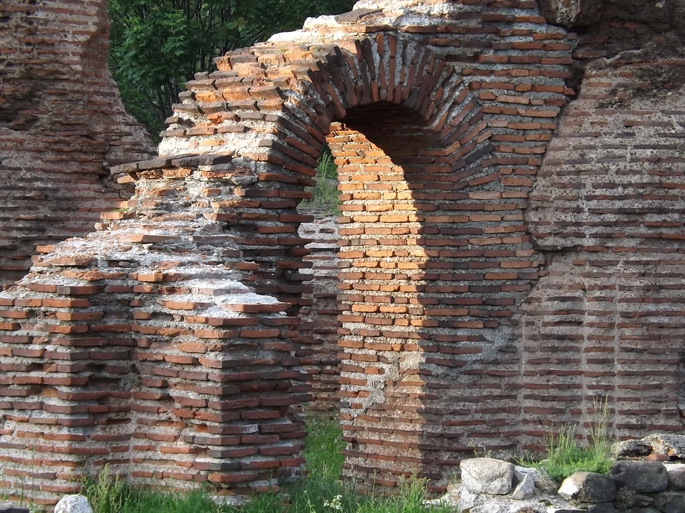 Bulgaria bricks arch