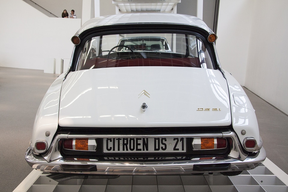 1955-1975 all four wheels hydro-pneumatic suspension