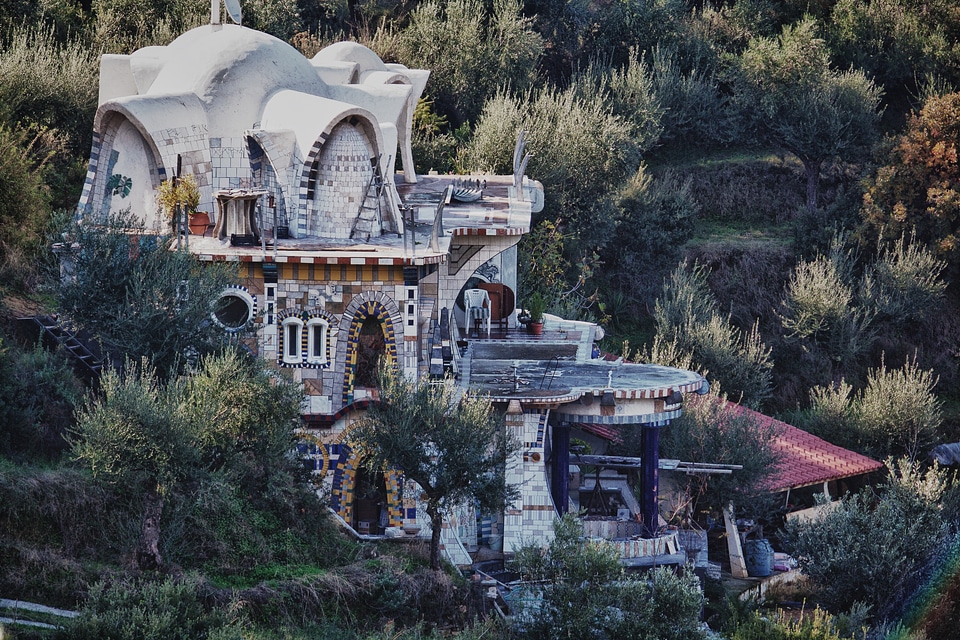 Hundertwasser house greece