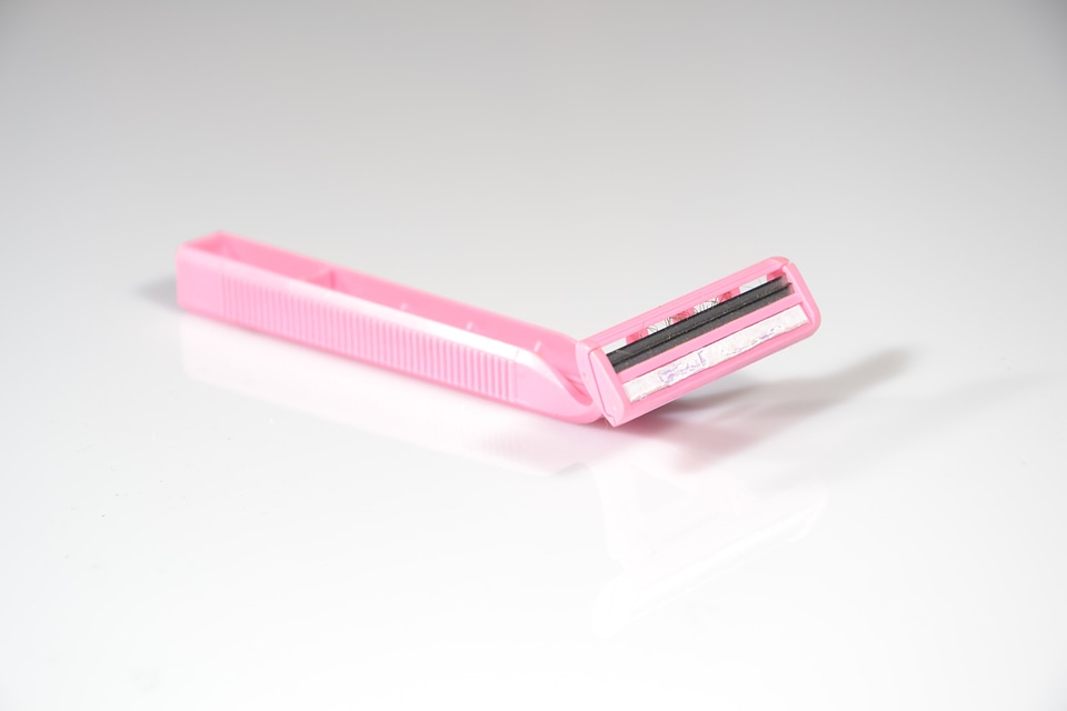 Shaver razor blade shaving