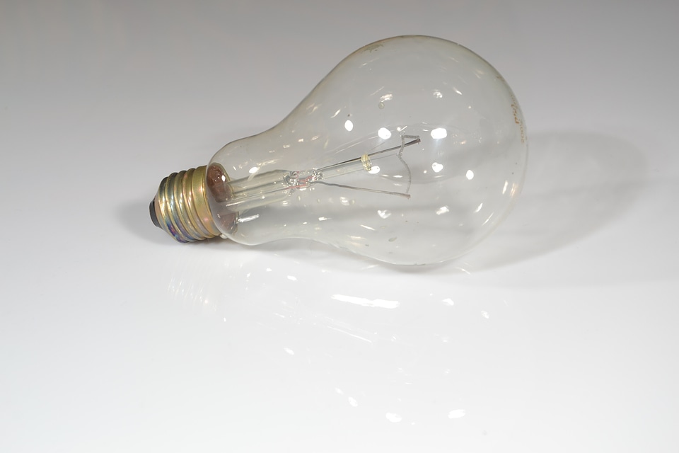 Light bulb clearly light