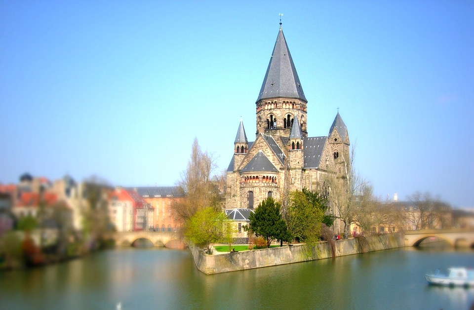 Metz tilt shift temple