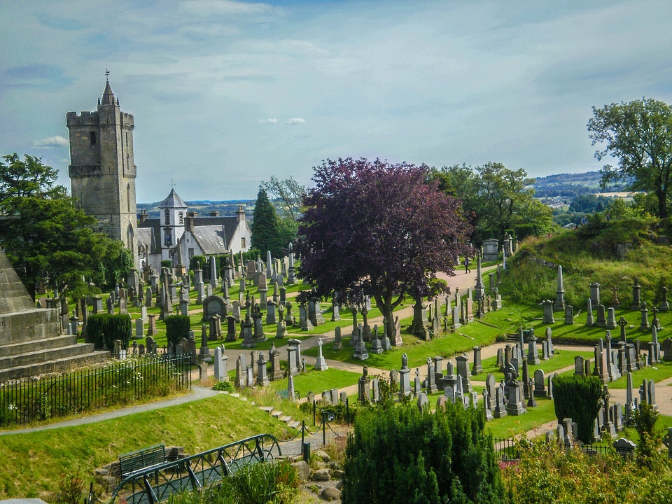 Sterling castle cemetery garden