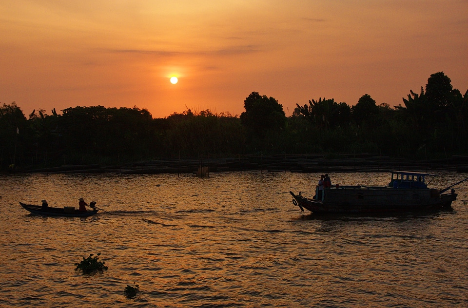 Mekong delta halong bay boat