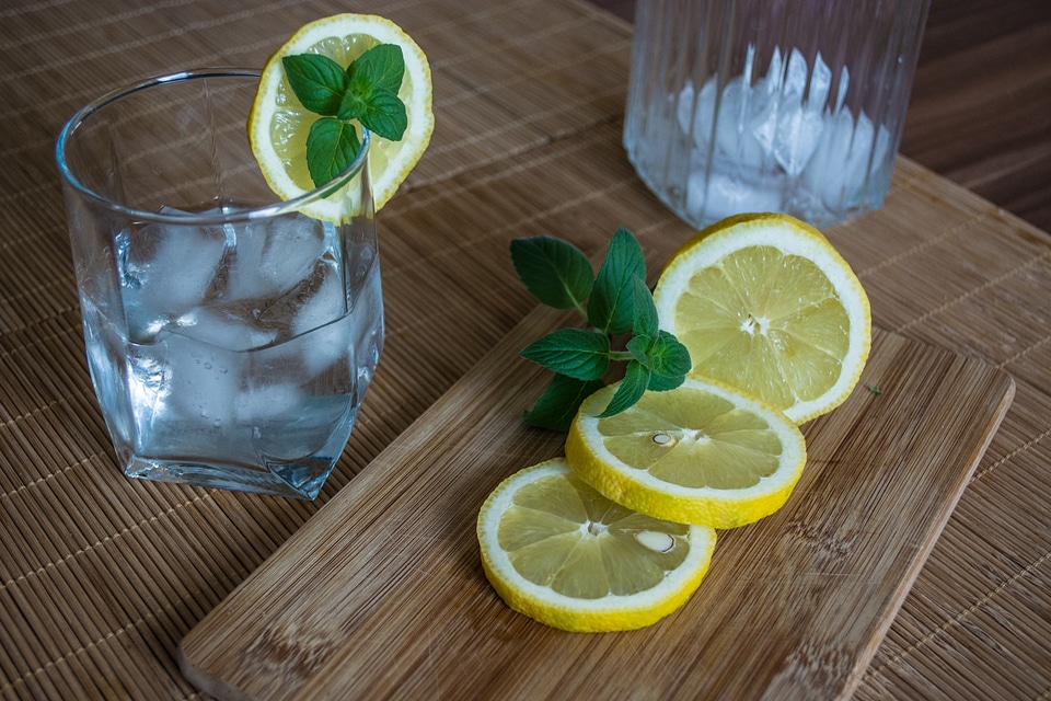 Refreshment cocktail lemons