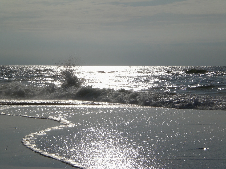 Backlighting wave coast