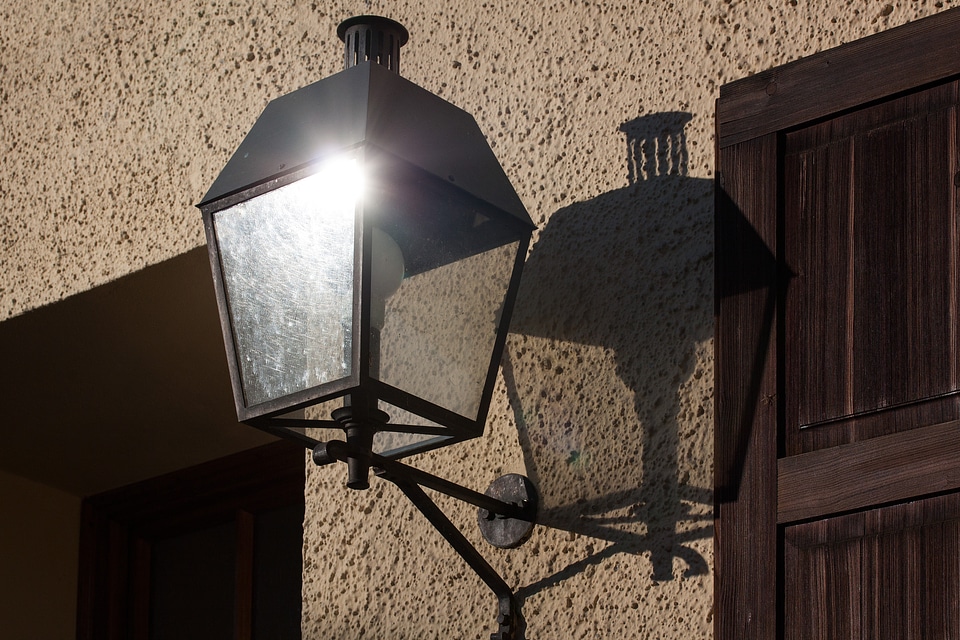 Lamp lighting house entrance