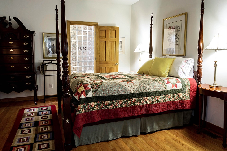 Four poster rice bed highboy