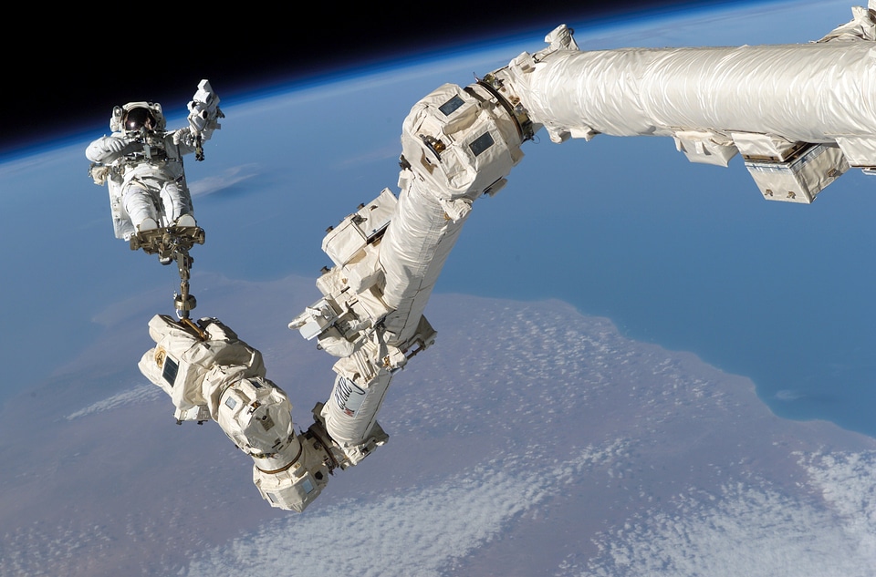 Steve robinson canadarm2 iss photo