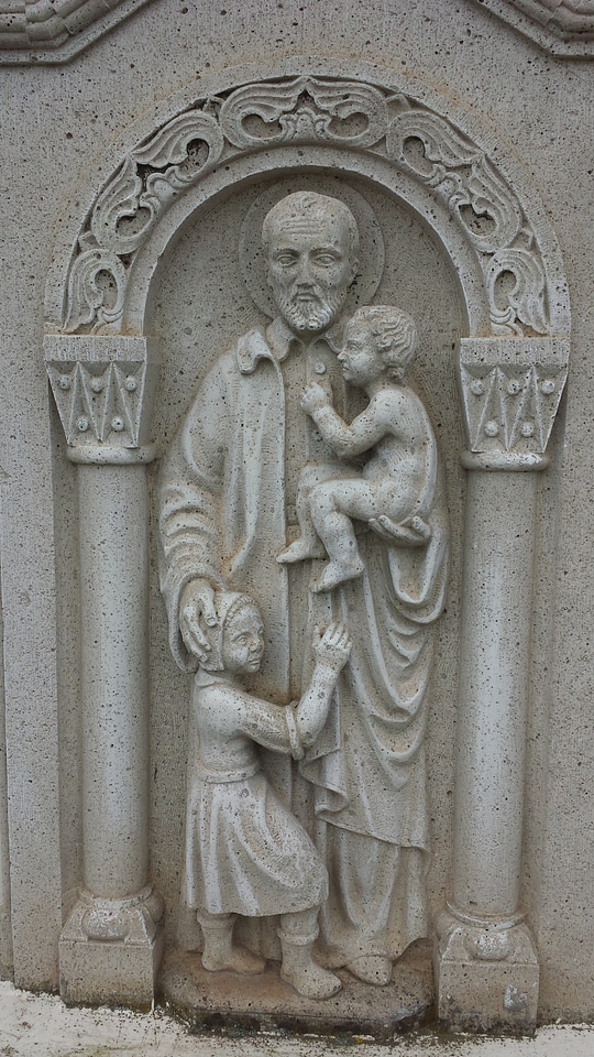 Cemetery grave statue