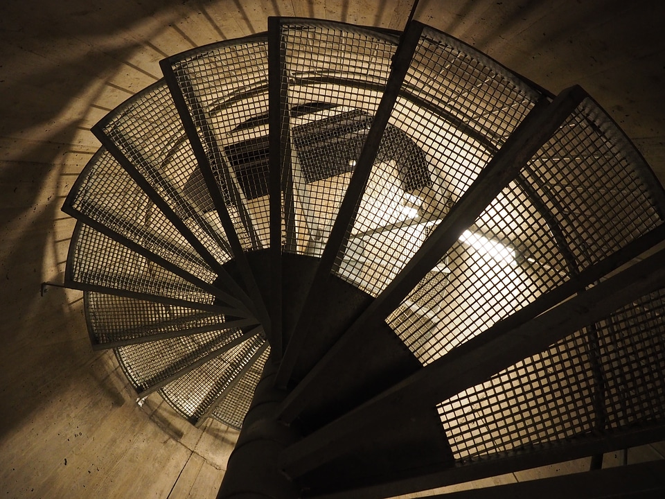 Stair step spiral staircase finish