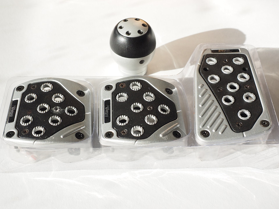 Brake pedal auto tuning