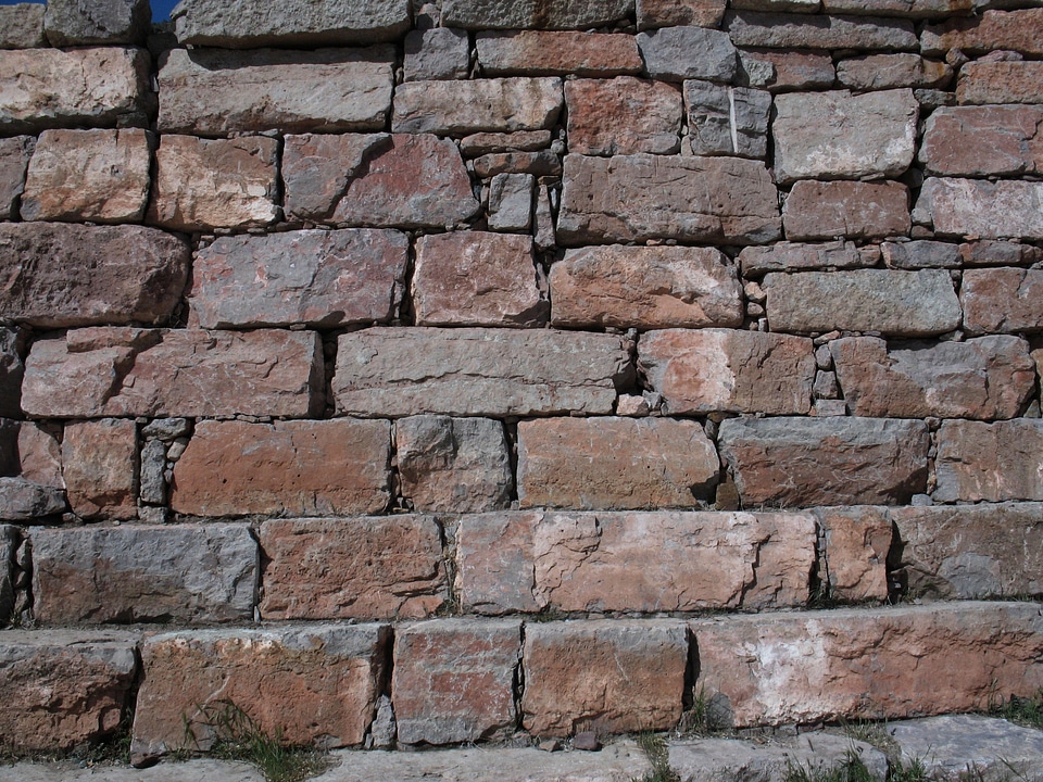 Pattern construction wall