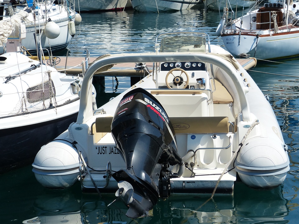 Port internal combustion engine watercraft