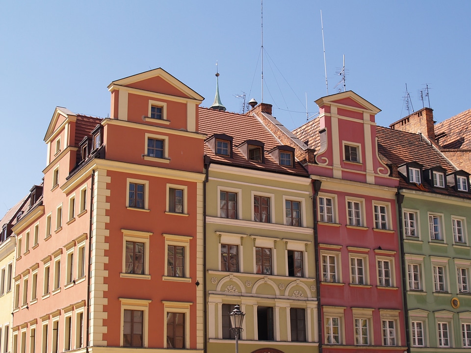 The market colored townhouses monuments