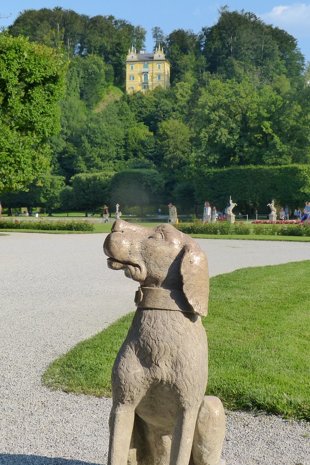 Stone figure hellbrunn monatsschlösschen