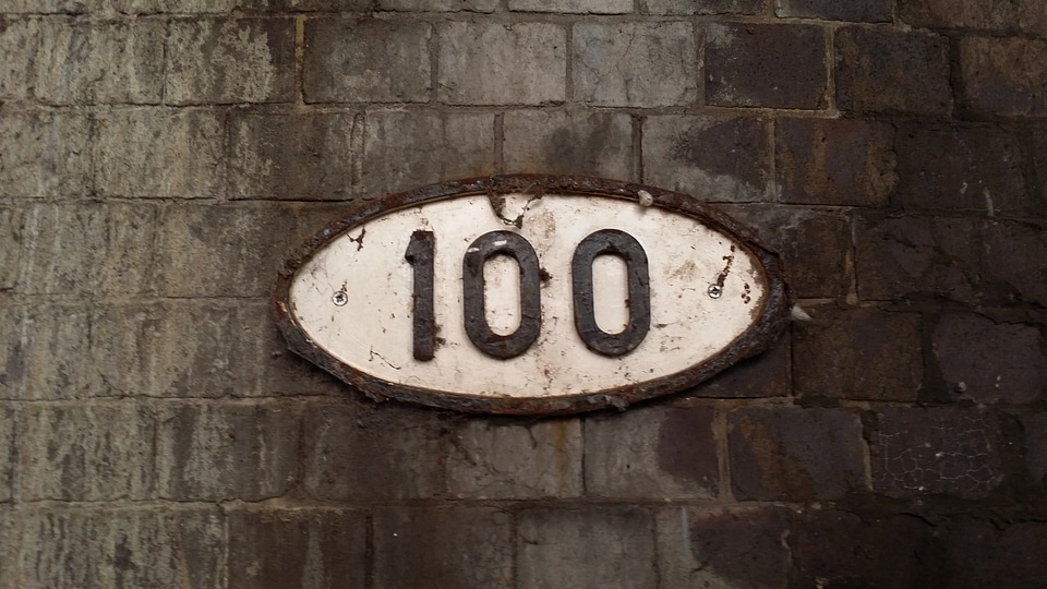 Wall hundred symbol