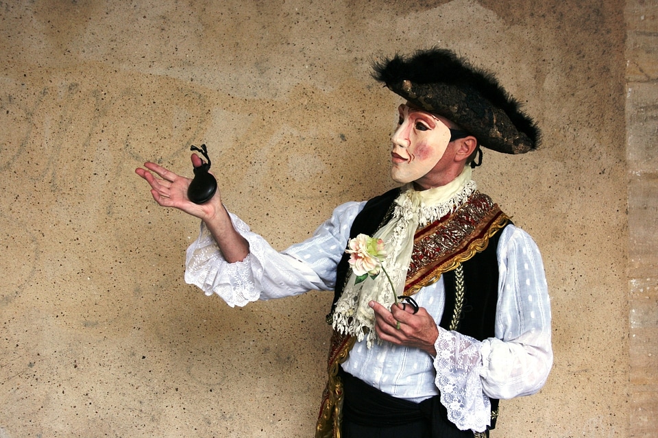 Street artist mask theatre