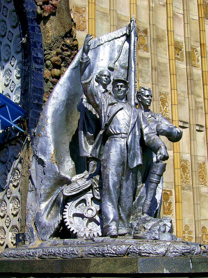 Monument sculpture art
