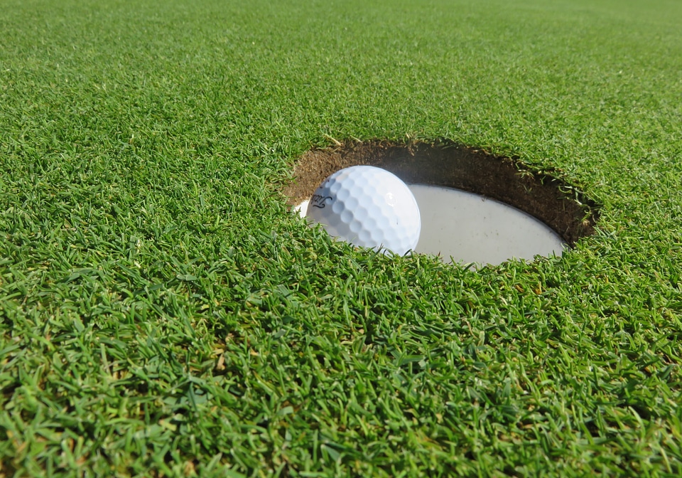 Ball putting-green putt