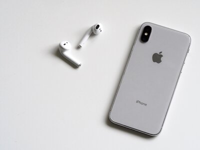 Iphone Airpods photo