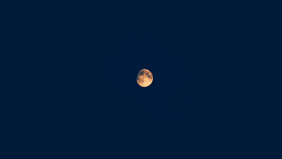 Minimal Moon photo