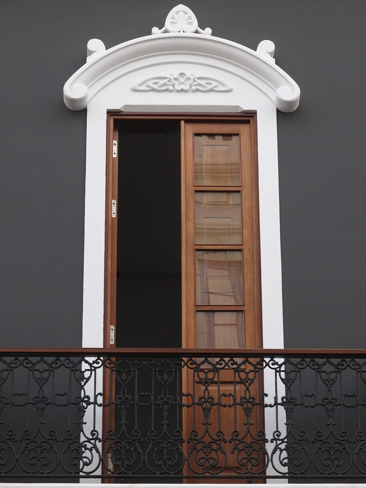 Facade balcony handrail