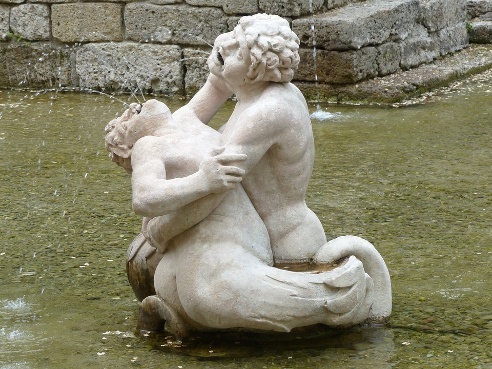 Statue garden hellbrunn