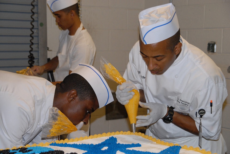 Icing preparing chefs