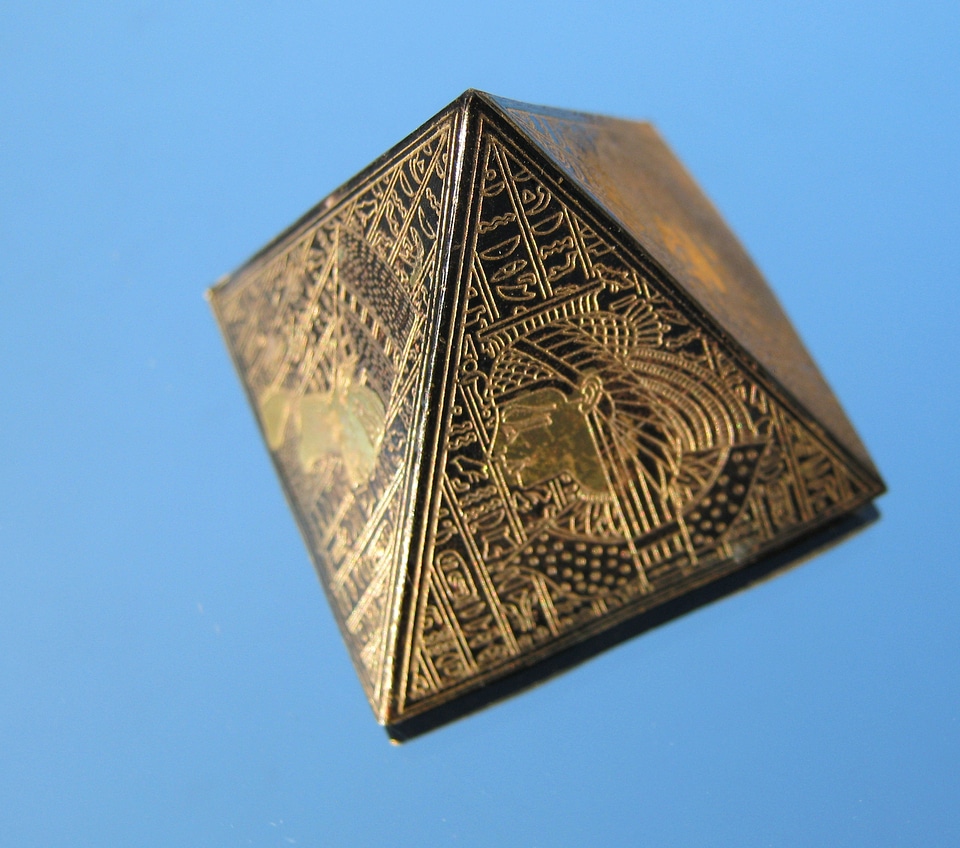 Model egyptian decorated