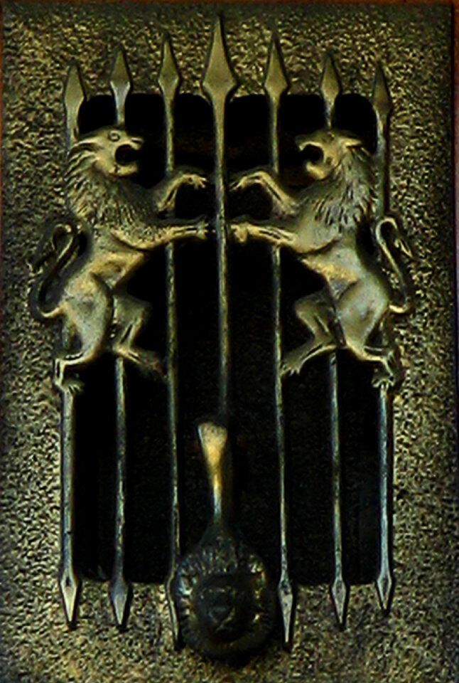 grating with lions