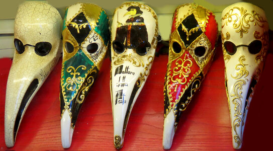 bird or plague-doctor masks