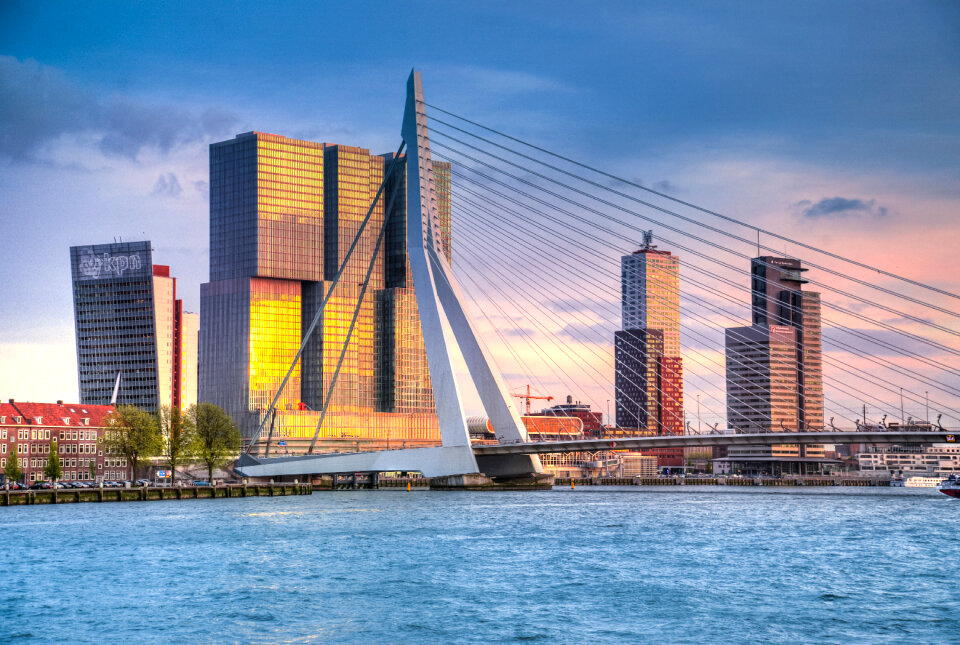 Erasmus bridge in HDR