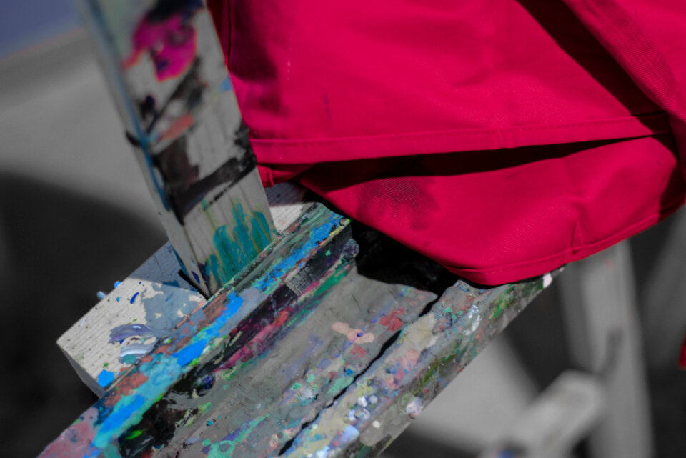 Easel with magenta cloth