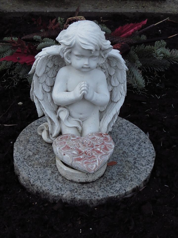 Statue cemetery memorial