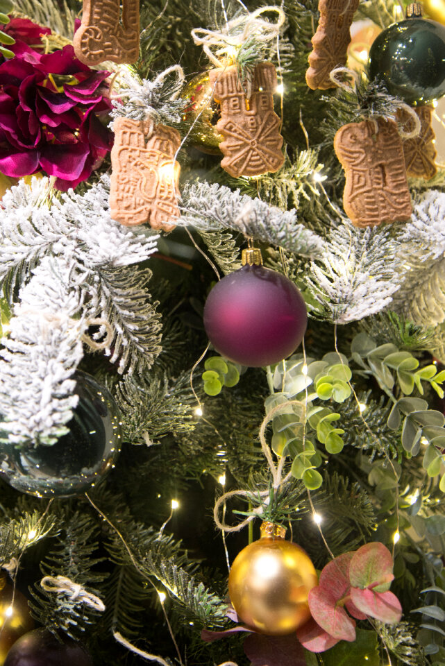 Christmas tree with cookies