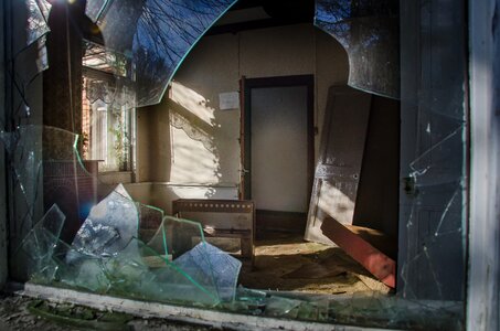 abandoned house photo