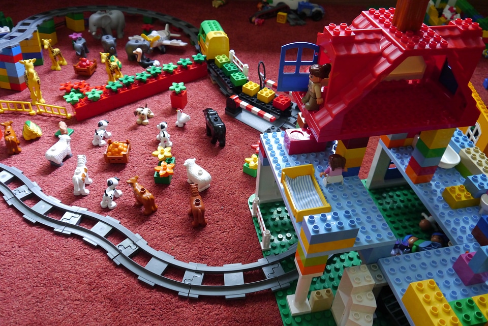 Play train apartment